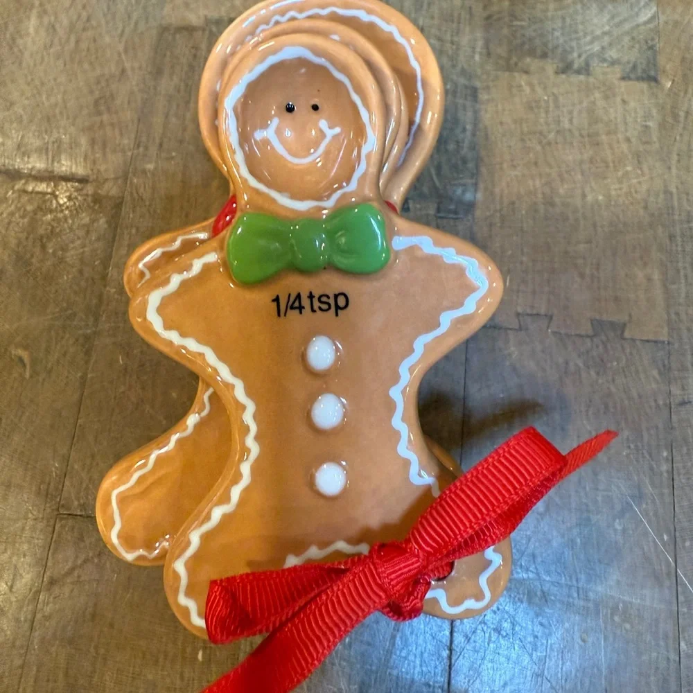 Pier 1 Imports Gingerbread Man Ceramic Measuring Spoons Set Christmas Holiday